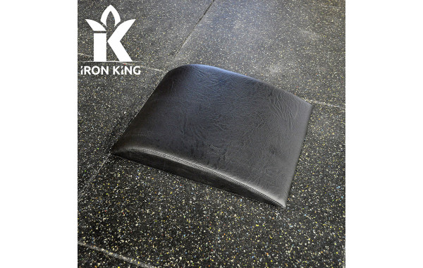 Подушка под поясницу для выполнении упражнений на пресс Iron King CR 58 Abmat 600_380