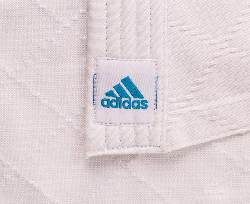 Кимоно для дзюдо с поясом подростковое Adidas Club белое с голубыми полосками J350-BELT 856_700